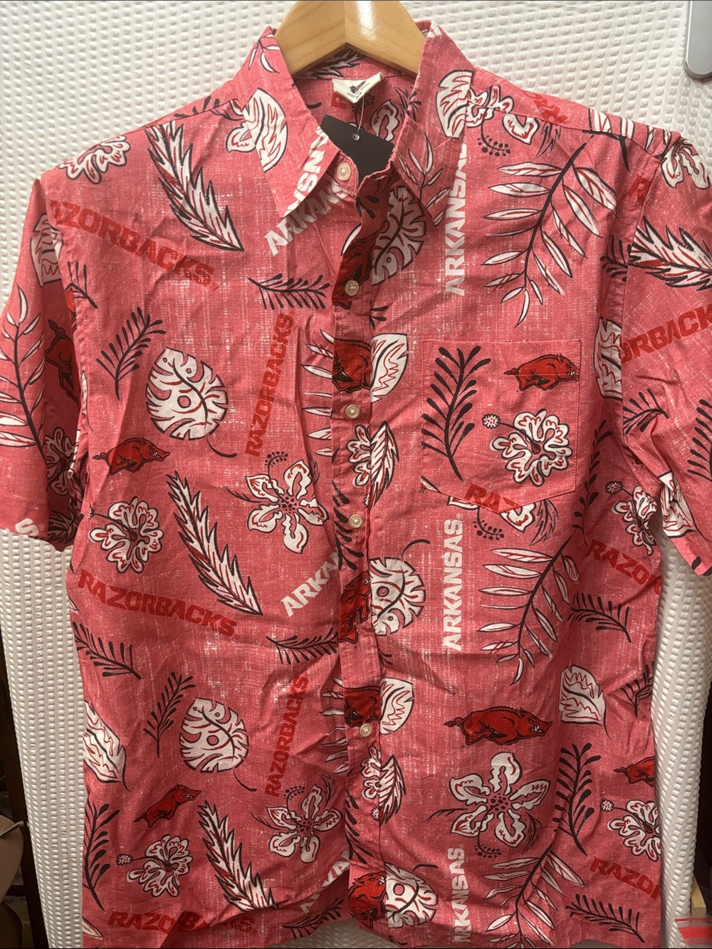 University of Arkansas Red Short-Sleeve Hawaiian Shirt Sz Medium